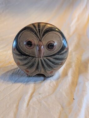 2/50$ Tonola Hand-Painted Owl Figurine in Gray